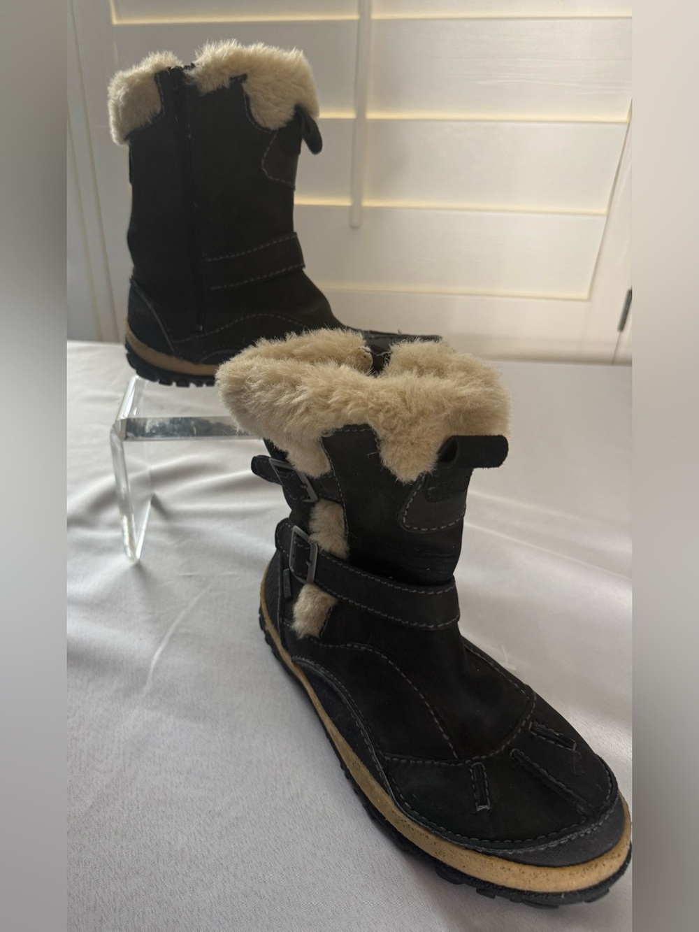Merrell Taiga Buckle Black Women’s Winter Boots with Cream Faux Fur Trim Size 6
